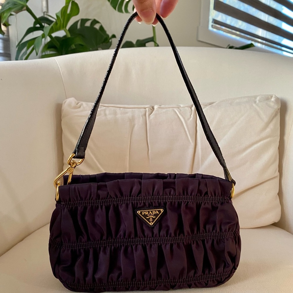 Authentic PRADA handbag✨